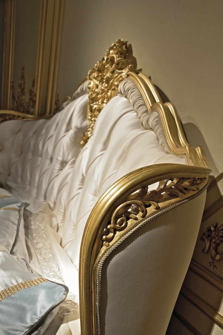 Aurace Italian Classical Style Bedroom Set