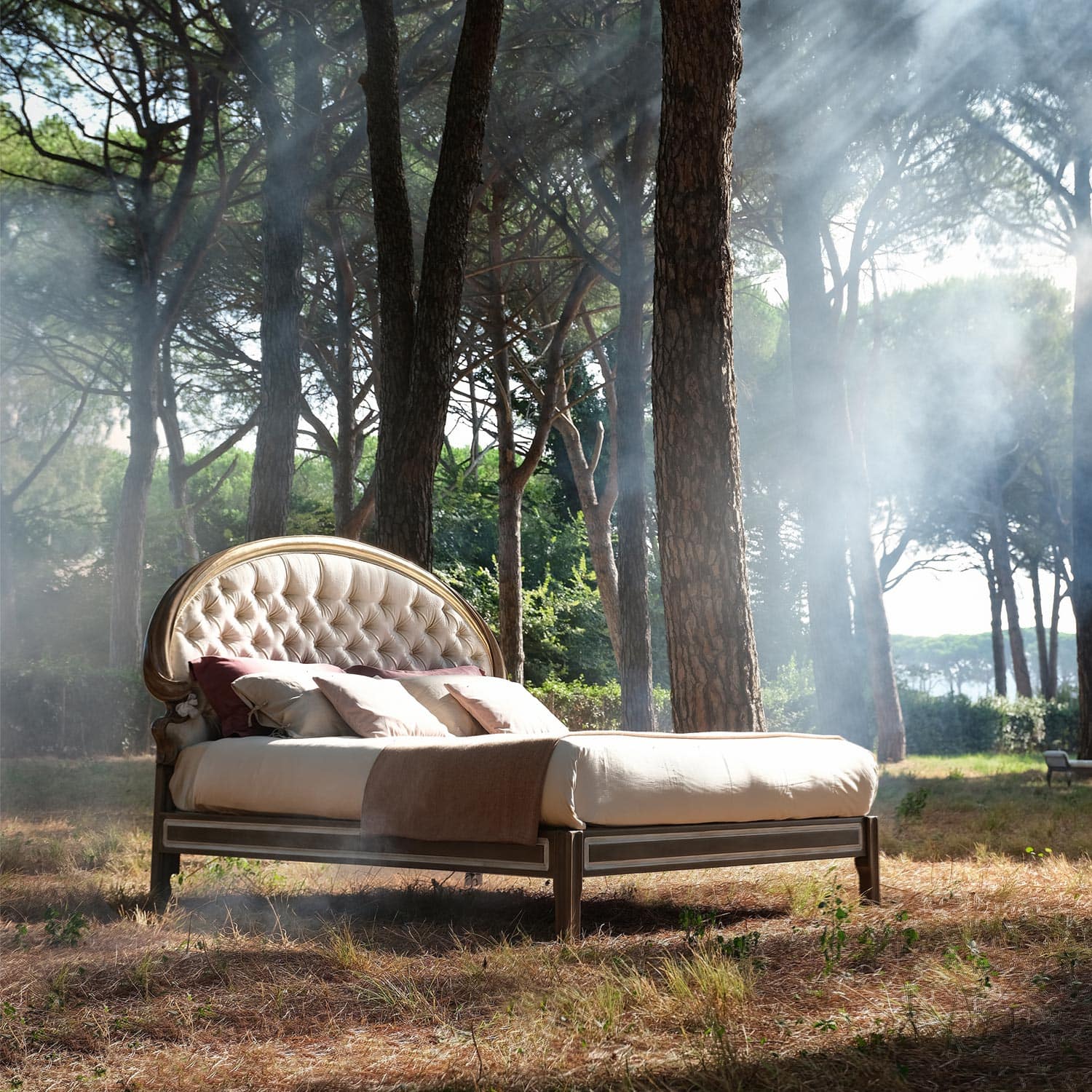 Classic Italian Hand Carved Premium Luxury Bed for Villas