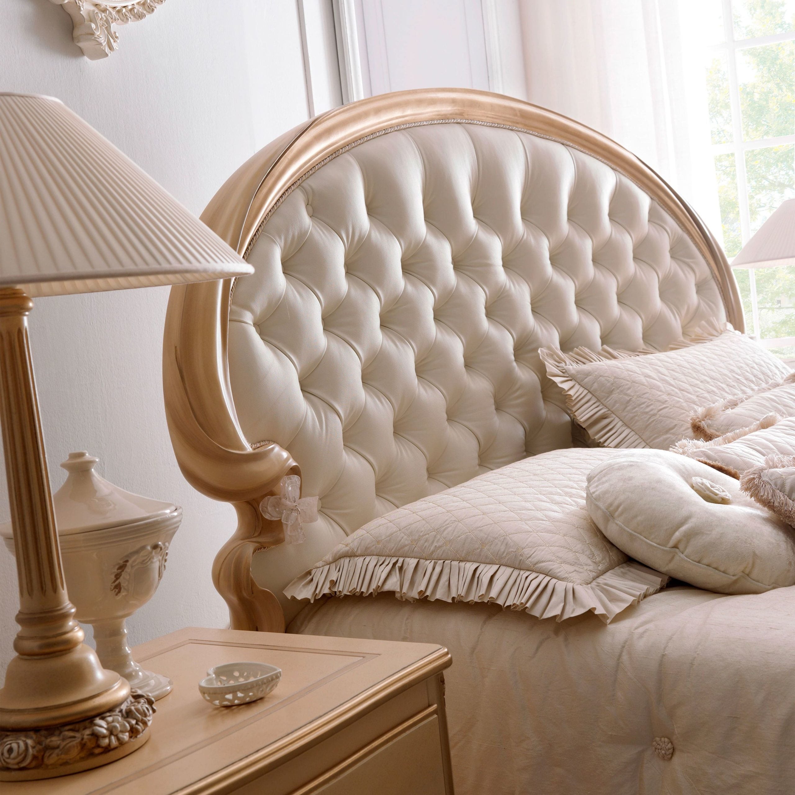 Classic Italian Hand Carved Premium Luxury Bed for Villas