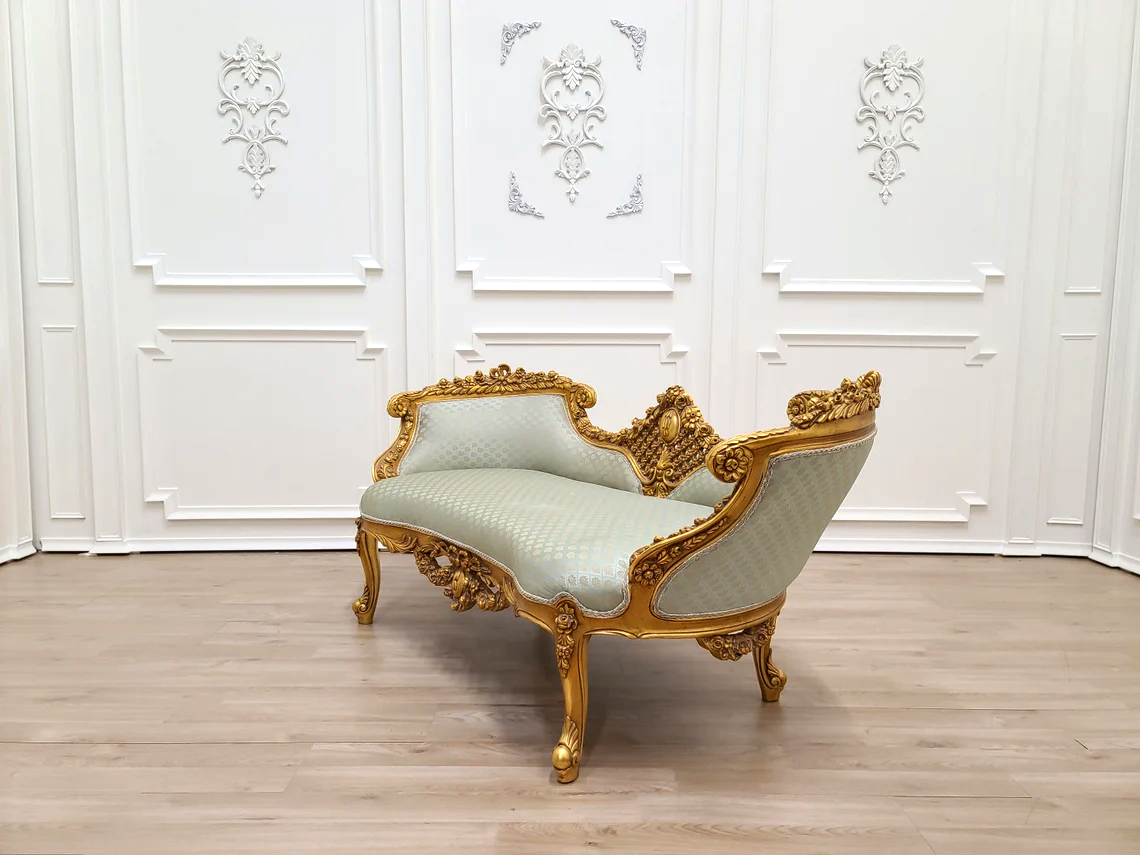 Carved French Style Settee - Antique Gold Leaf Gilding Finishing