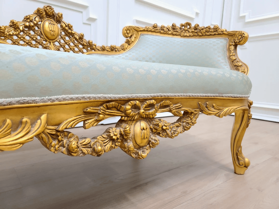 Carved French Style Settee - Antique Gold Leaf Gilding Finishing
