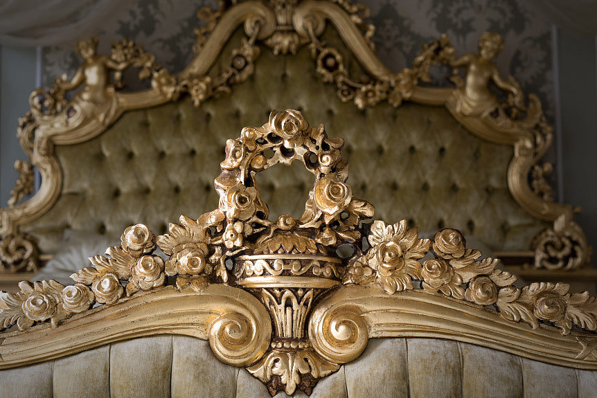 Luxury Handcarved Golden PU King Size Bed With 2 Sidetable