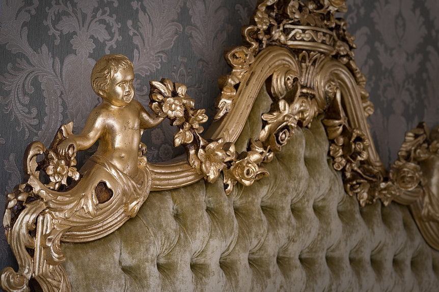 Luxury Handcarved Golden PU King Size Bed With 2 Sidetable