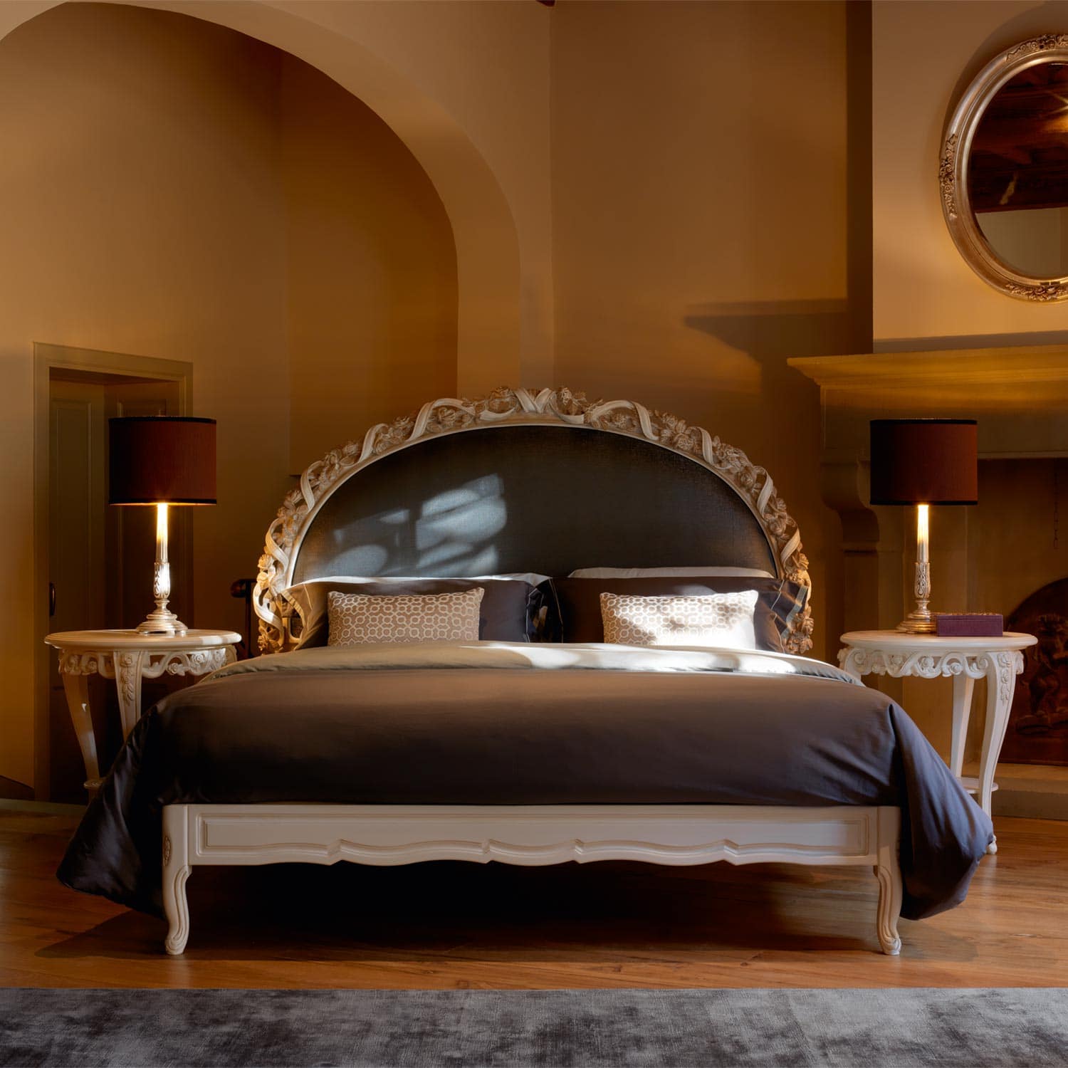 Luxury Hand Carved NewYork High End Classic Italian Bed for Villa