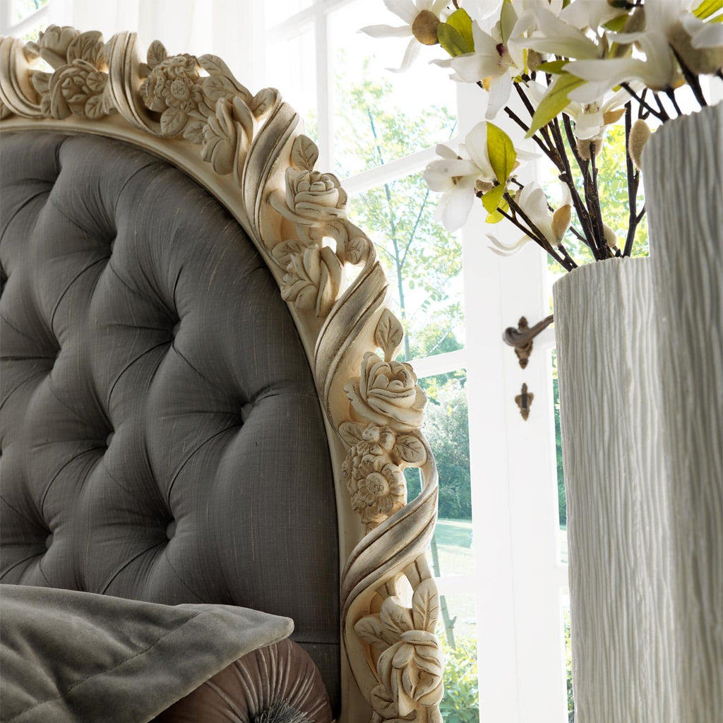 Luxury Hand Carved NewYork High End Classic Italian Bed for Villa