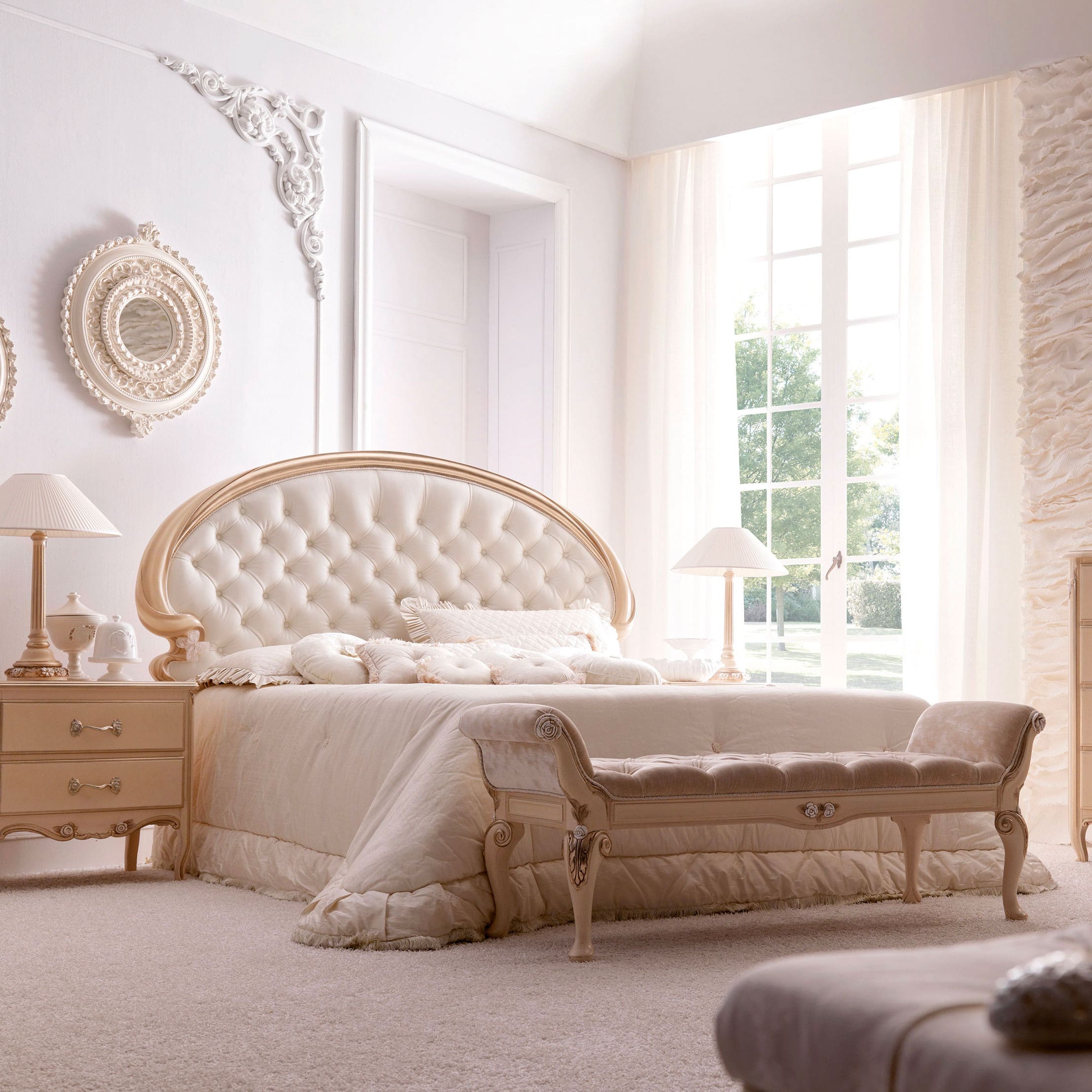 Classic Italian Hand Carved Premium Luxury Bed for Villas