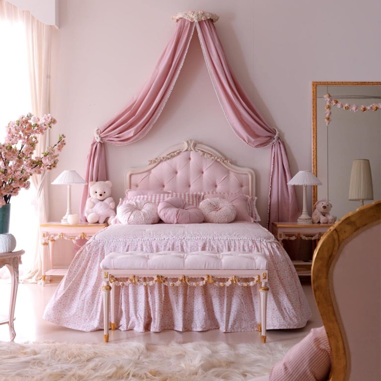 Classic Italian Handcrafted Premium Luxury Bed for Mansion