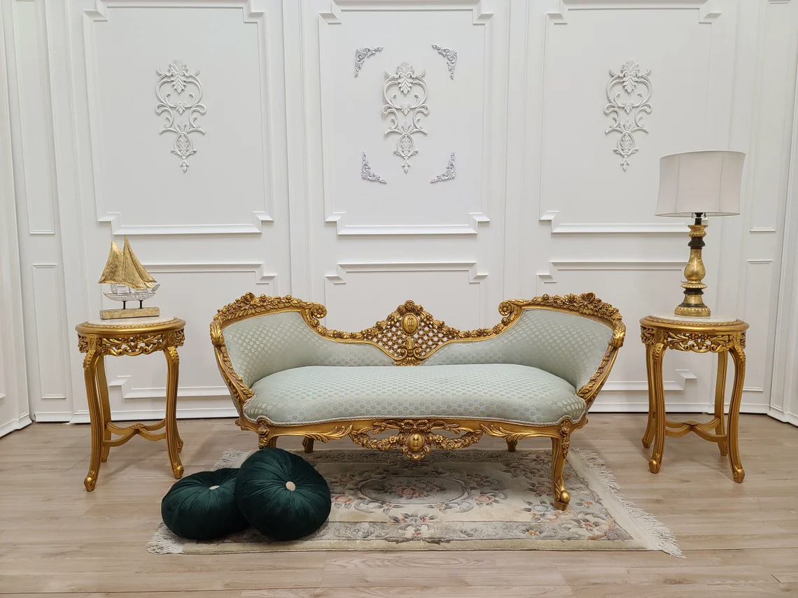 Carved French Style Settee - Antique Gold Leaf Gilding Finishing