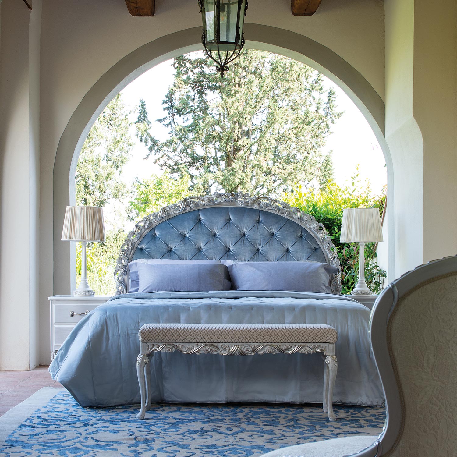 Luxury Hand Carved NewYork High End Classic Italian Bed for Villa